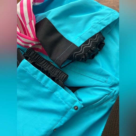 OOSC onesie ski suit! Size small, bought in 2018. - Picture 4 of 5